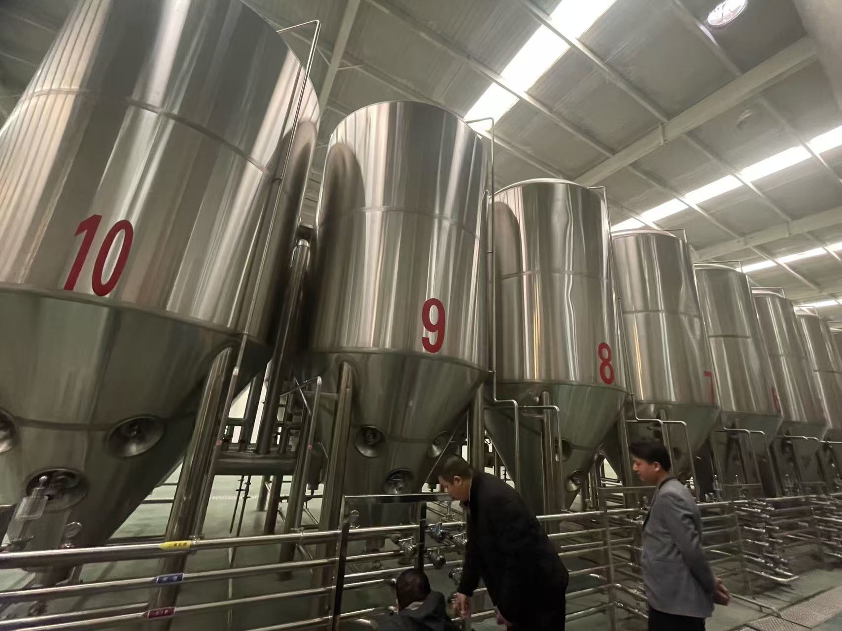 鼎城精酿啤酒设备厂—平面布置、设备设计、制造、调试、培训等一条龙服务